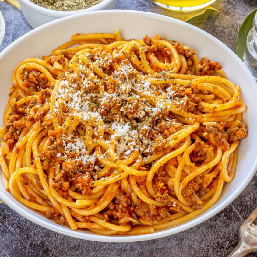 Espaguetti con Carne + Papas a la Fra + Gaseosa