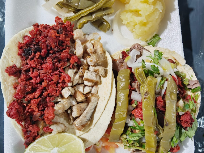 Tacos al Carbón "El Mezcalito"