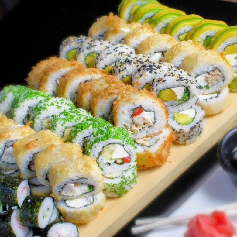 20 PIEZAS DE SUSHI A ELEGIR ENTRE 12 SABORES