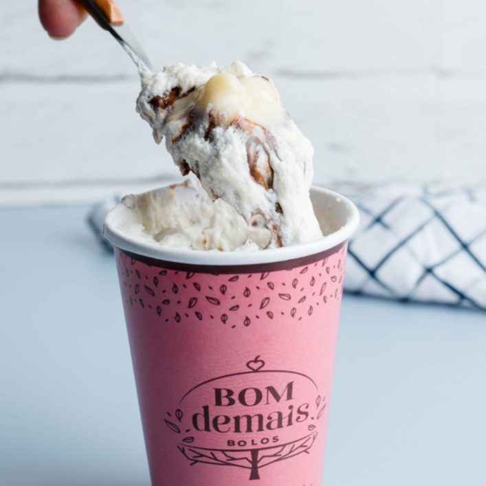 Uma camada de recheio de Nutella, e outra camada de recheio de creme de Ninho. Tudo isso Coberto com Chantininho.
Categorias doces & bolos
Doce e sobremesa
Bom e barato "Taxa na Faixa"