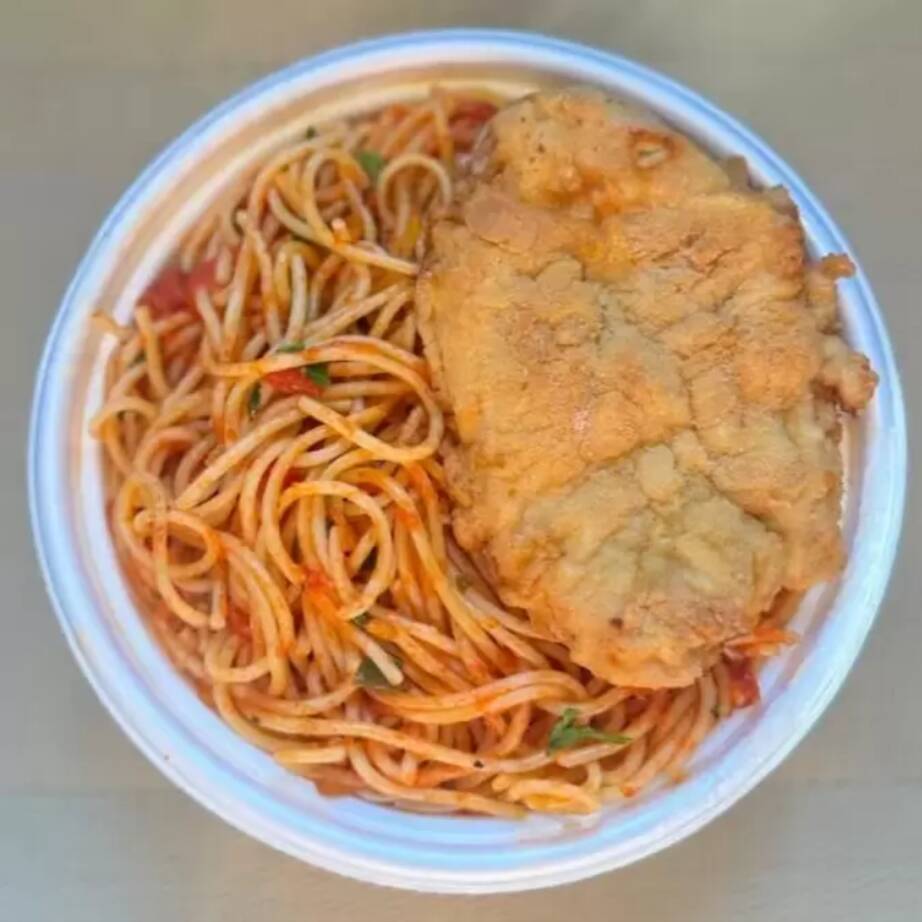 2 marmitas P Espaguete com molho caseiro e frango a milanesa crocante.