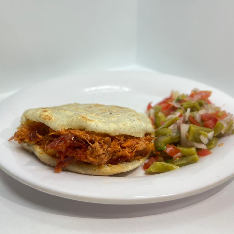 Gordita de Chicharrón Guisado