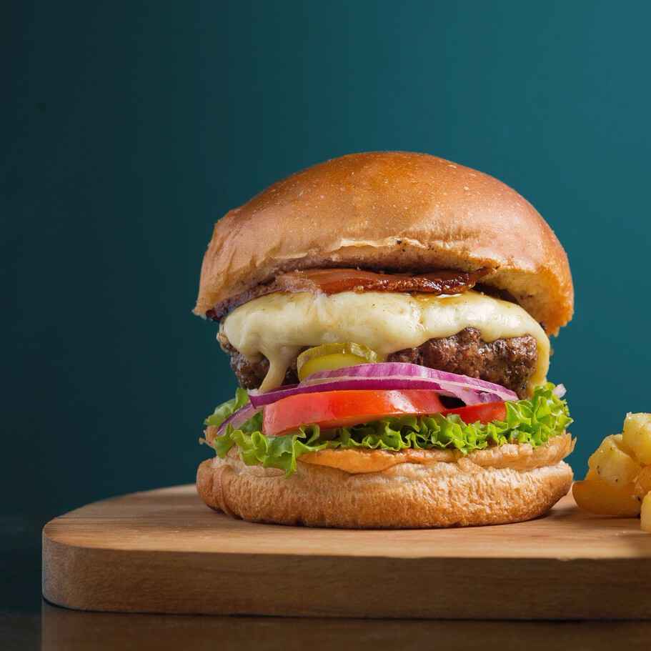 Hamburguesa BBQ (Con Porcion de Papas Gajo)