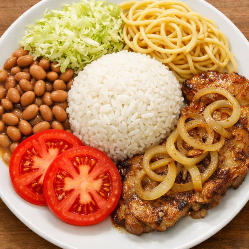 Arroz, feijão, macarrão, bife de pernil acebolado, repolho e tomate.