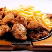 1kg de frango a passarinho temperado com 600gr de fritas