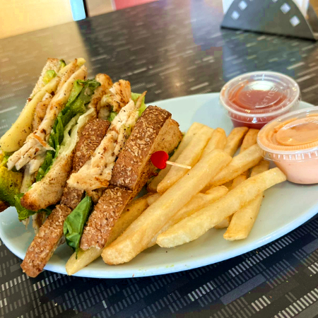 Sandwich de Pollo con Papas