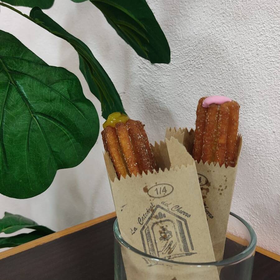 Churro relleno cubierto de azucar