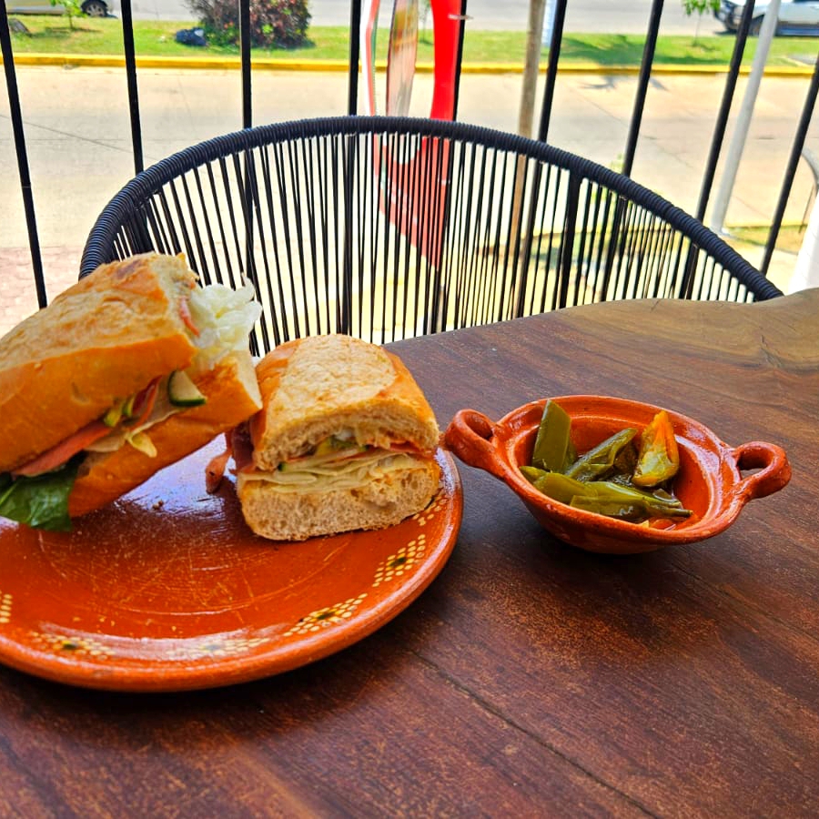 Baguette de Salchicha y Queso