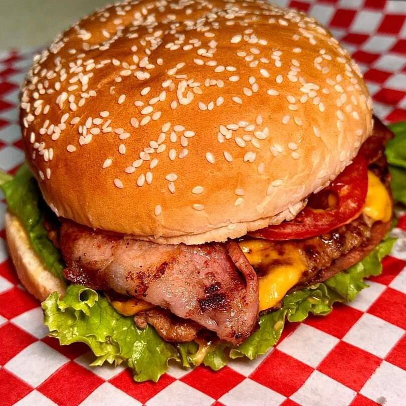 3 Quesos y Tocino + Papas + Bebida