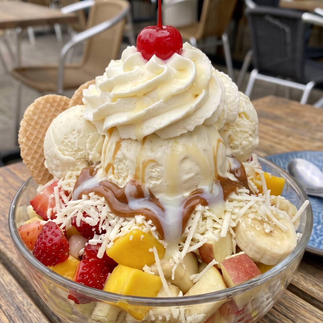 Ensalada de Frutas 2 Bolas de Helado