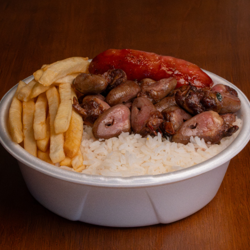 Coração e Linguiça assados na brasa, Arroz soltinho, Feijão bem temperado e Fritas (550g)