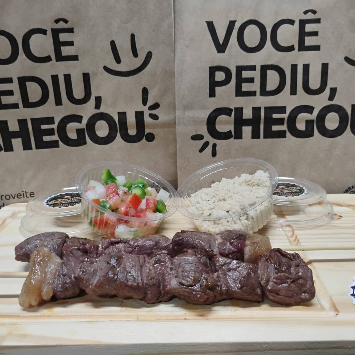 O melhor espeto da região! Carne de Primeira, Miolo da Alcatra, qualidade e no ponto perfeito! Temperado com ervas finas.