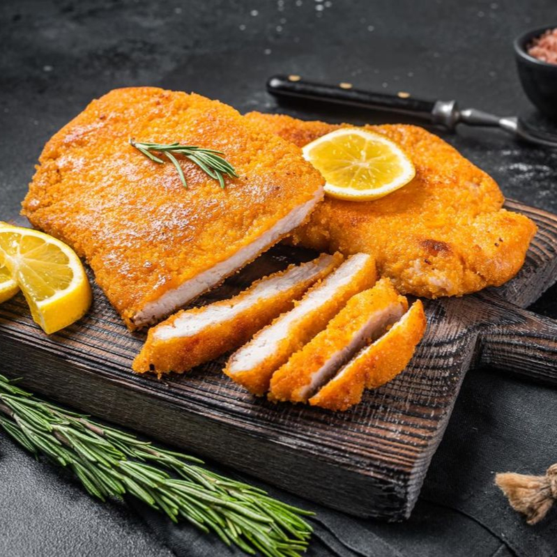 Filé à milanesa no ponto certo, crocante por fora e suculento por dentro, com arroz, feijão e fritas. Promoção especial: acompanha sobremesa e bebida grátis.