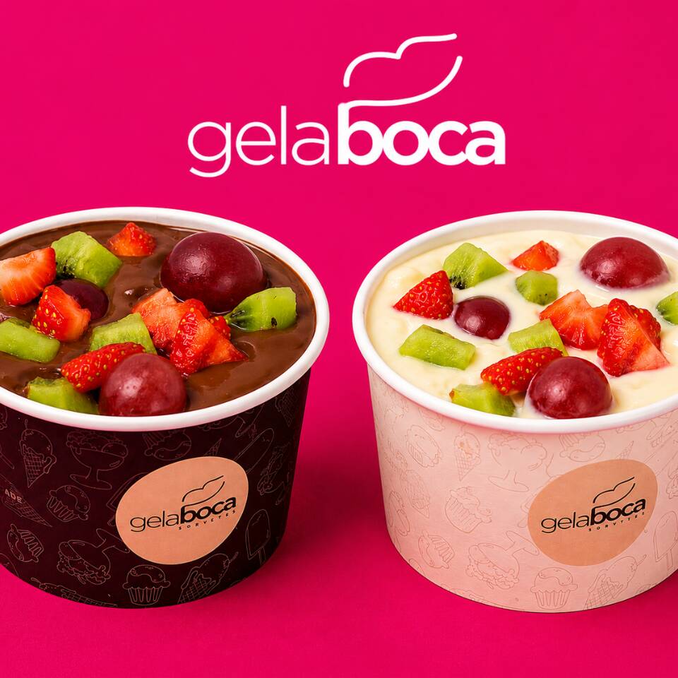 Nosso delicioso Fondue de chocolate preto ou chocolate branco, com quatro opções de frutas para acompanhar: Morango, Uva, Banana e Kiwi.