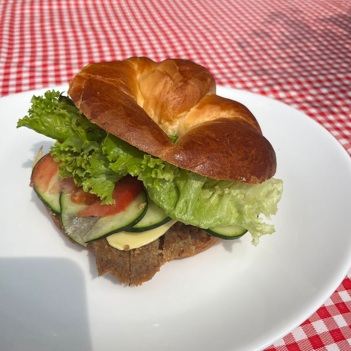 Cuernito Con Milanesa de Res