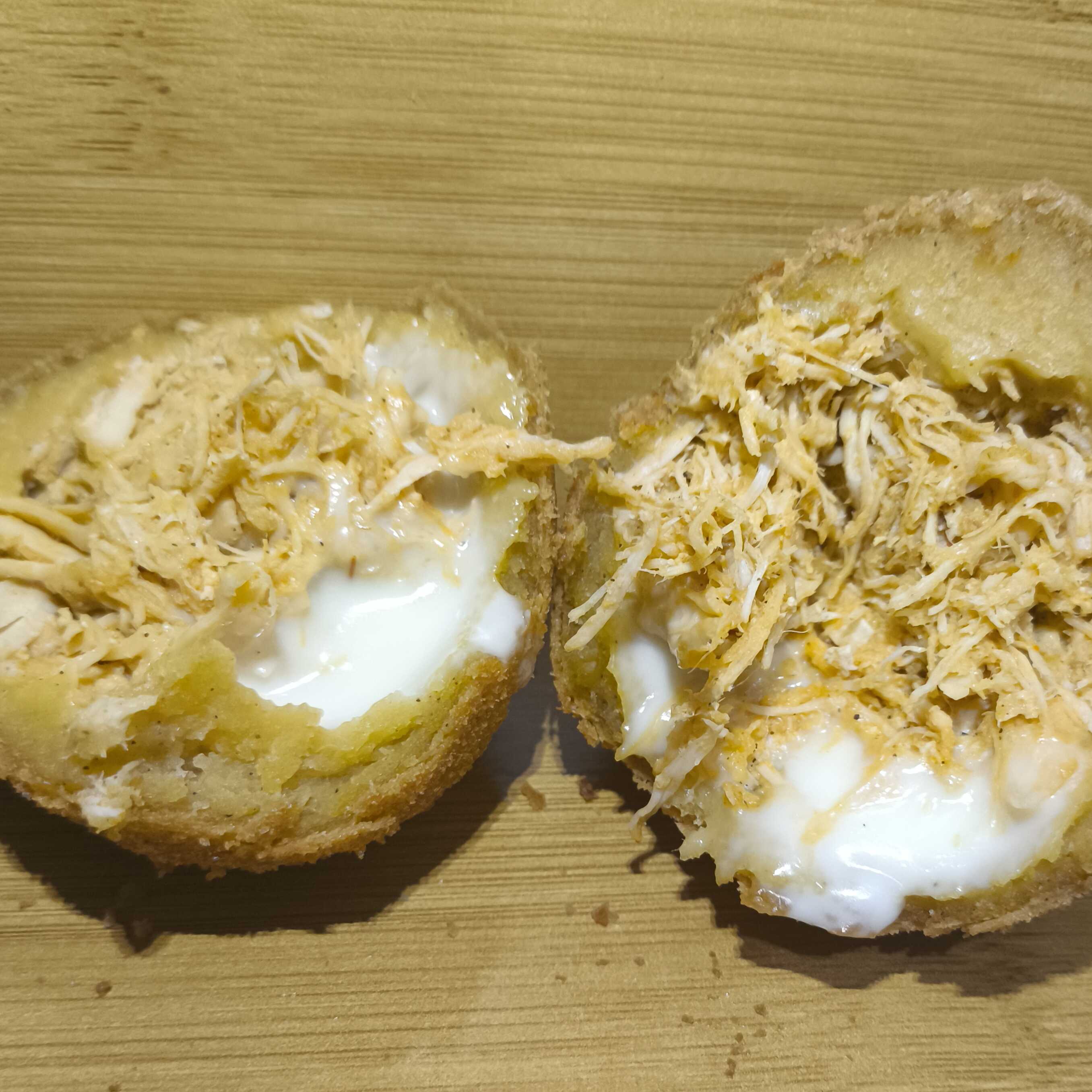 Deliciosas, crocantes por fora e super recheadas por dentro. Feitas com ingredientes selecionados e fritas na hora.