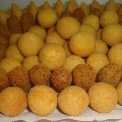 bolinhasuejo risles milho,risl carne,pastelzinh,coxinha frango, kibe .