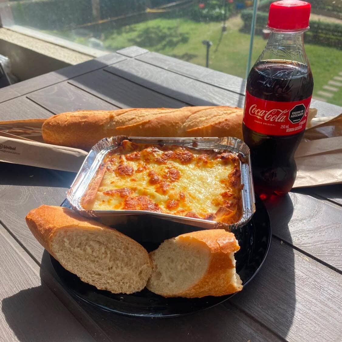 Combo Lasaña Pollo + Gaseosa + Pan Frances Porción