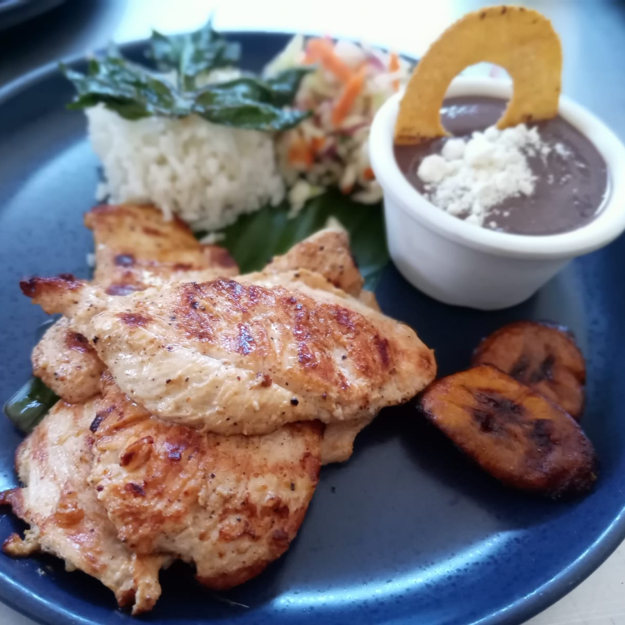 PECHUGA DE POLLO A LA PLANCHA.