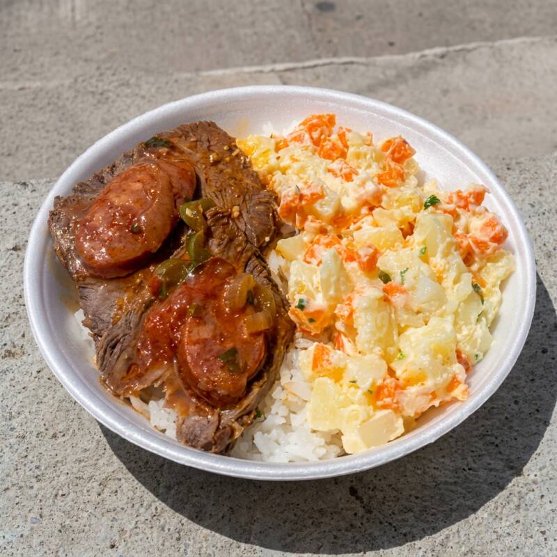 Arroz, Feijão e farofa.