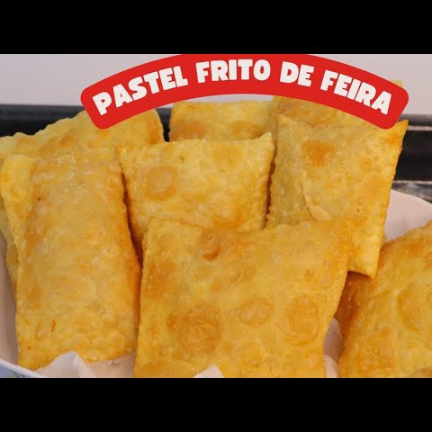 Salgado frito de massa crocante e dourada, recheado com frango desfiado temperado e requeijão cremoso.