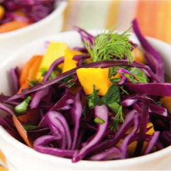 Repolho roxo, Cenoura, Manga em cubos, Salsinha, Cheiro verde, Suco de limão, Azeite de Oliva, Sal e Pimenta do Reino