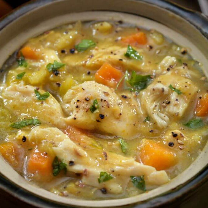 Sopa de Pollo a la Leña