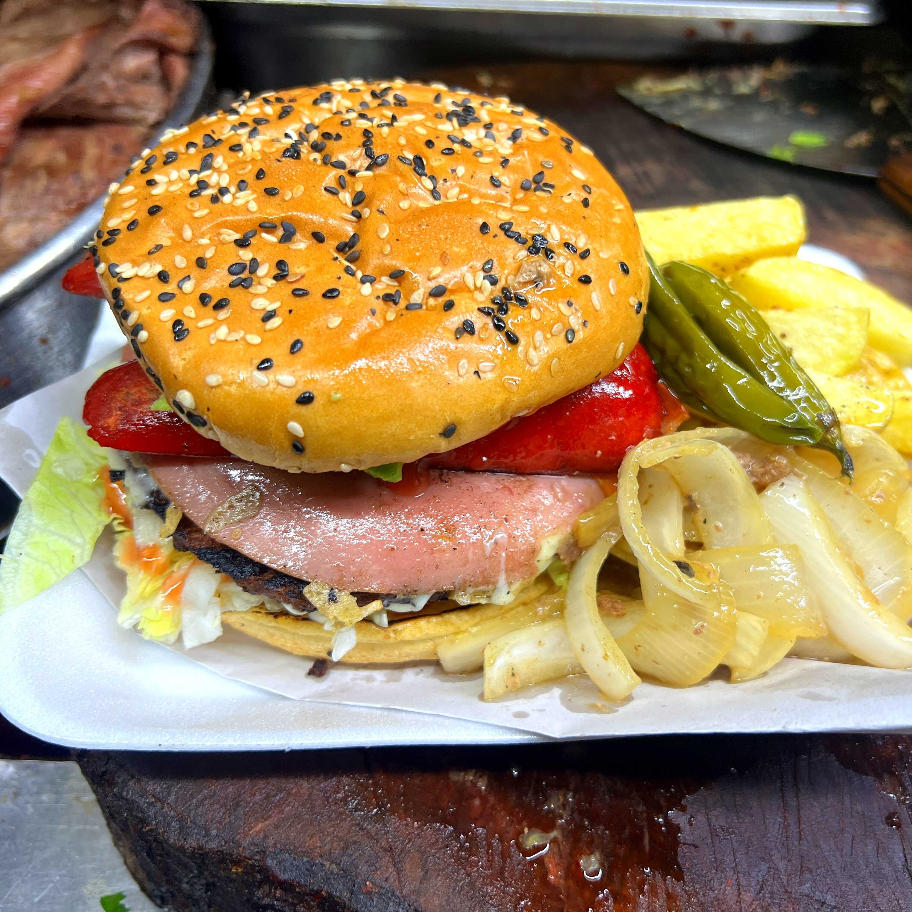 Hamburguesa (con Salchicha)
