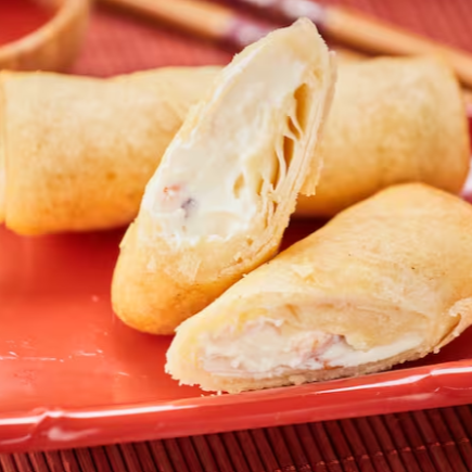 Um clássico oriental com toque cremoso! Harumaki crocante recheado de camarão cozido e cream cheese.