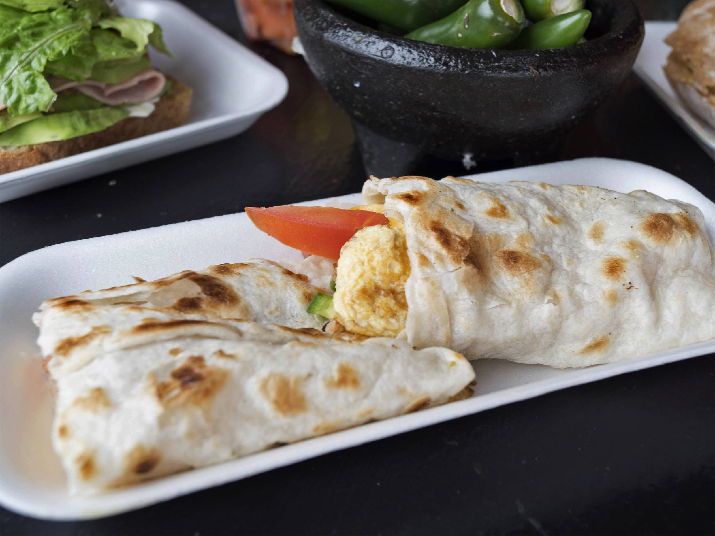 Combo Burrito de Huevo + Licuados de Leche Mediano