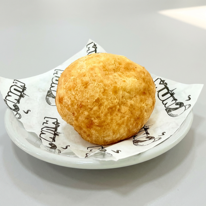 Pão de Queijo Artesanal feito com queijo Meia cura e mussarela como você nunca viu.
