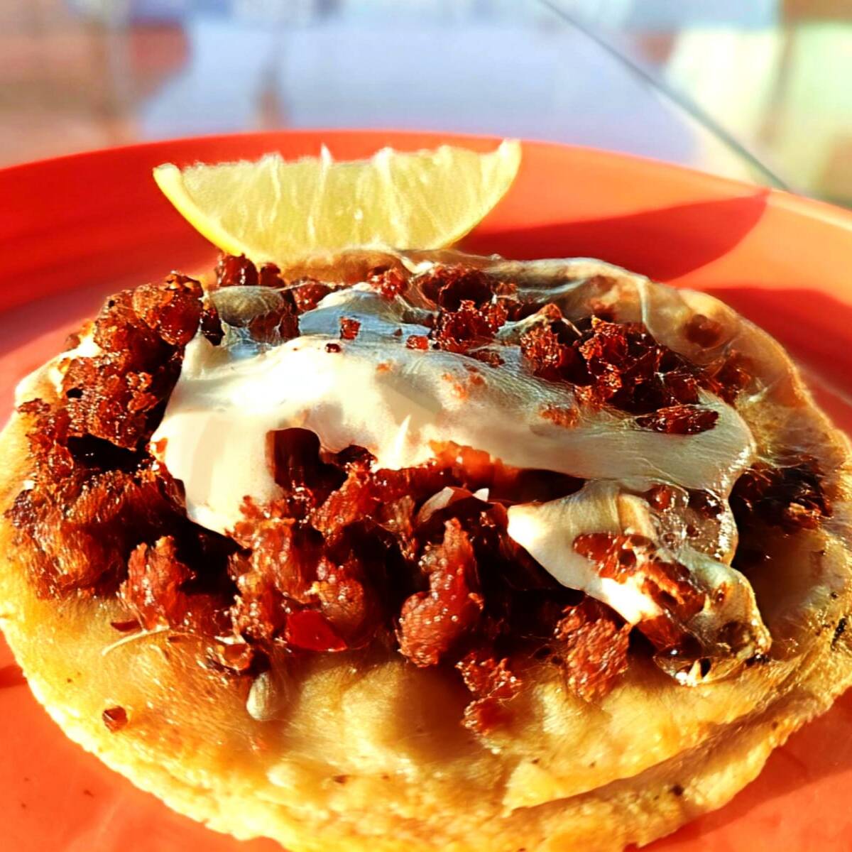Tortilla de Maíz con Chorizo y Queso de Hebra