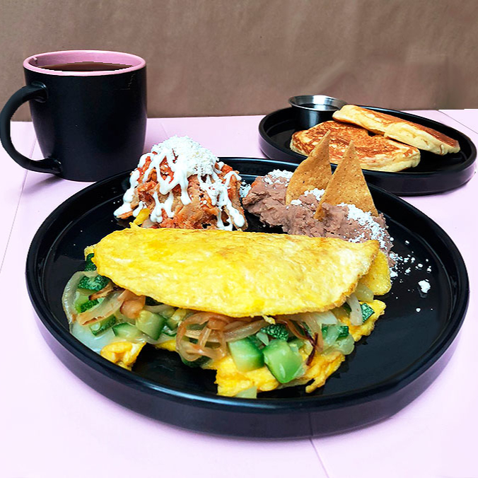 Omelette de Calabaza + Café + 2 Mini Hot Cakes