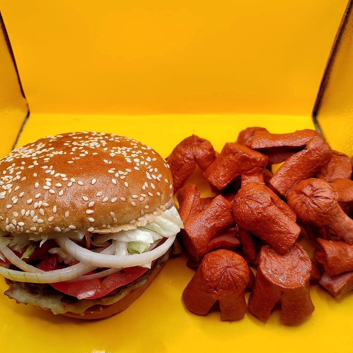 Hamburguesa Clásica con Salchipulpos