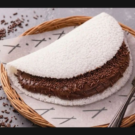 Massa de Tapioca recheada com brigadeiro caseiro e granulado