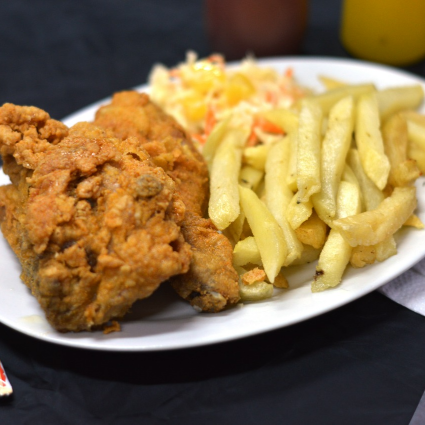 Combo con 1/4 Pollo apanado + papas + ensalada