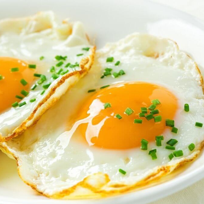 Arroz , feijao , 2ovos, farofa, batata frita e salada.