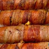 Banderilla de Salchicha Dorada Envuelta en Tocino