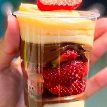 creme de ninho,uma camada generosa de nutella, morangos selecionadospra deixar cada mordida mais especial.