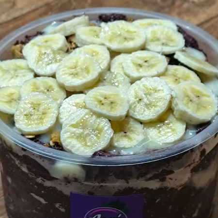 Acompanha: leite condensado, banana, granola. Contém 500g de açaí. Atenção não trocamos itens e nem tiramos itens desse pedido,caso faça isso será ignorado o pedido Açaí 100% natural, sem corantes e conservantes. Zero gordura trans. Zero glúten. Diferente de outras marcas, não reduzimos a quantidade de açaí conforme você adiciona complementos!