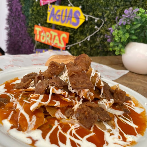 Chilaquiles con Milanesa Res