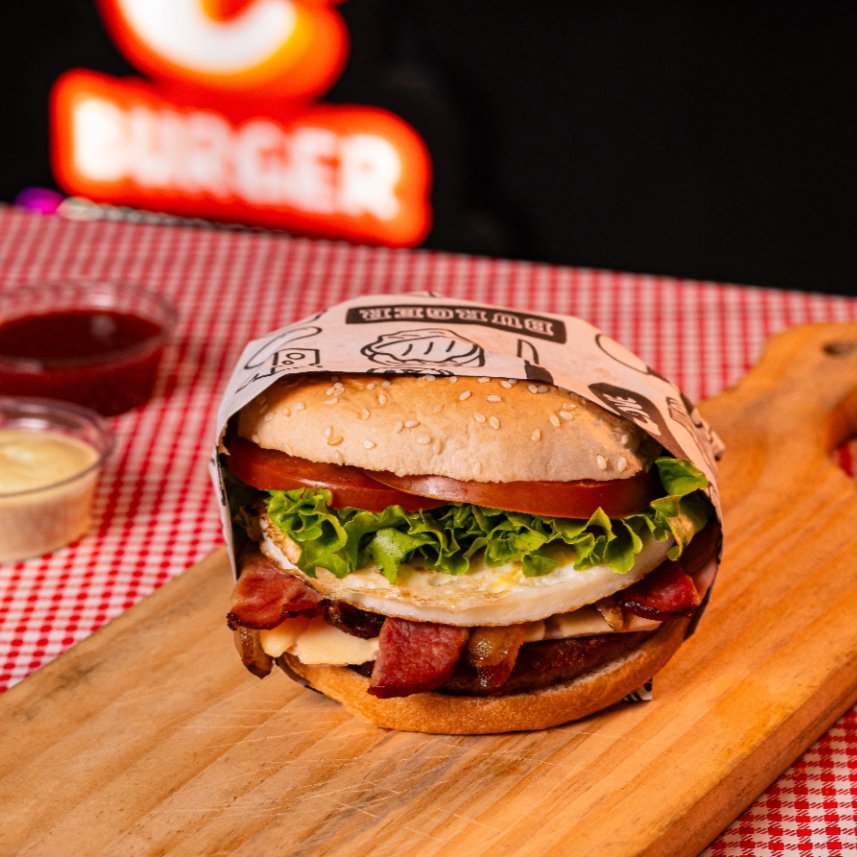 PÃO,CARNE.OVO,BACON,MUSSARELA,PRESUNTO,ALFACE,TOMATE E MAIONESE DE BACON