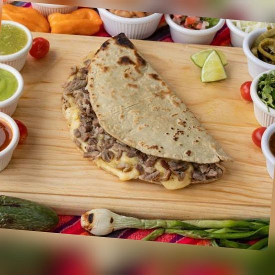 Quesadilla de Carne Asada y Queso 1 Pz
