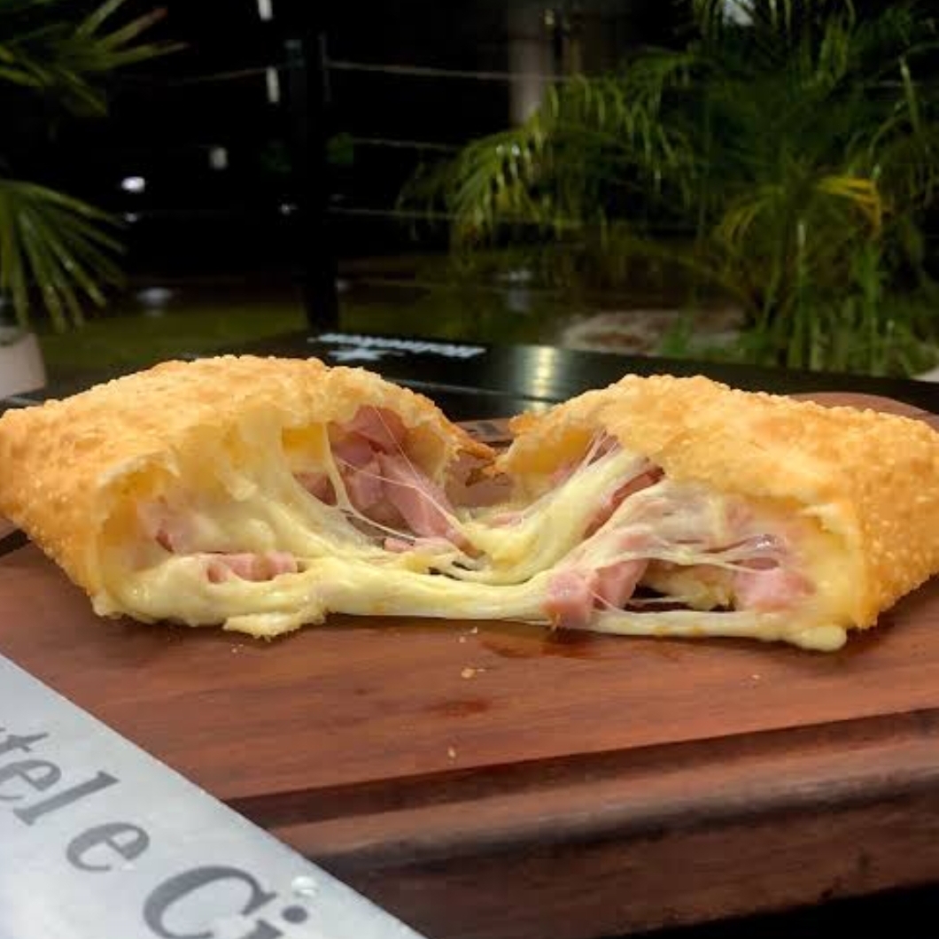 Sabor presunto e mussarela .Que delícia !