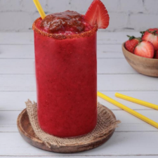 Frappe de Fresa con Chamoy y Miguelito