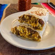 3 BURRITOS DE HUEVO CON CHORIZO + BEBIDA GRATIS