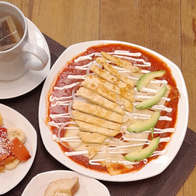 Suizas verdes o rojas con pollo asado