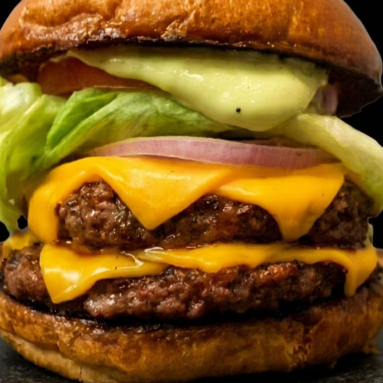 Classic green- Pão brioche, maionese da casa, hamburguer blend, alface americana, tomate e cebola roxa.q