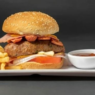 Hamburguesa con Tocino con Papas