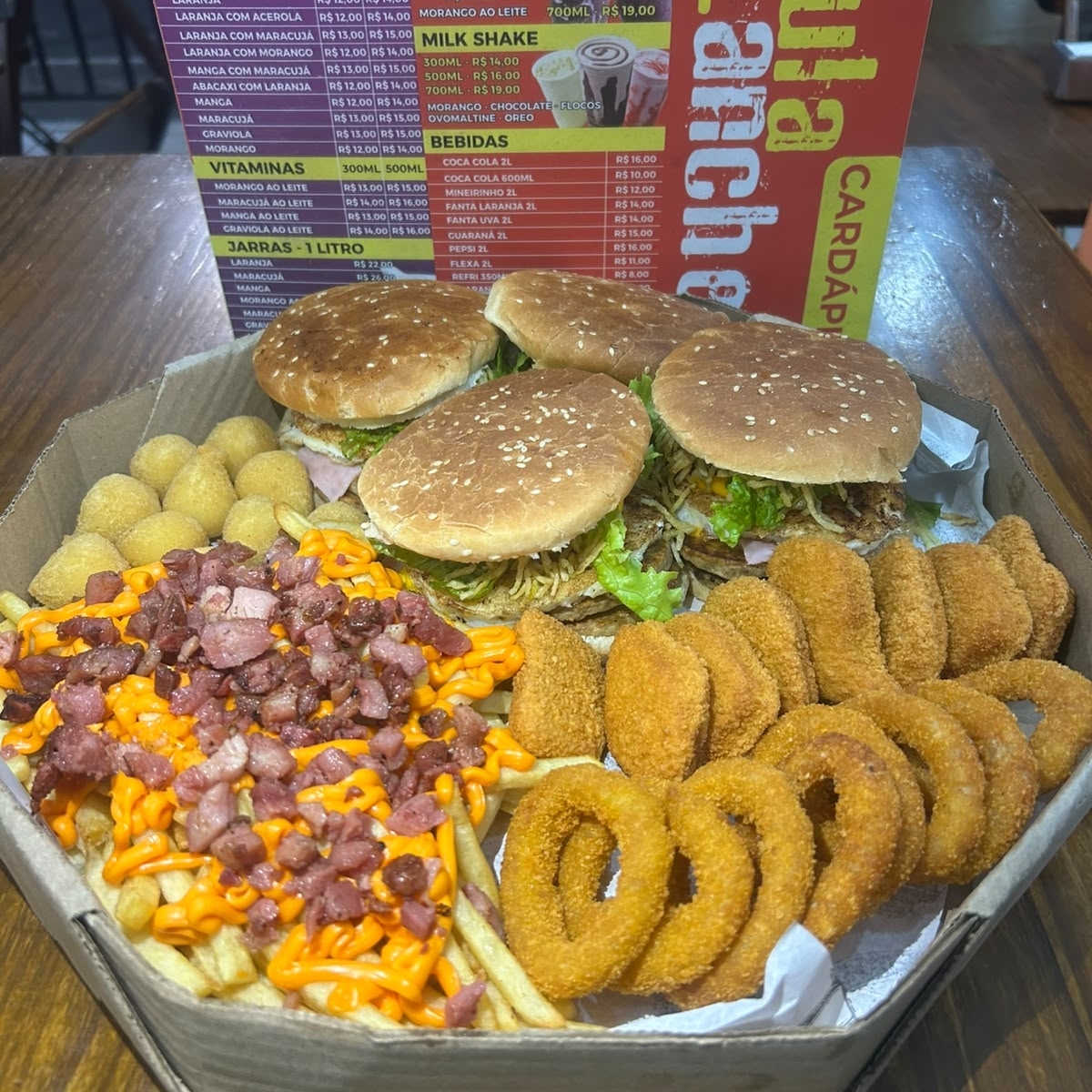 4 x tudo de 2 carnes , 8 nuguetts , 8 aneis de cebola , 10 coxinhas , batata turbinada e 1 refrigerante flexa 2l